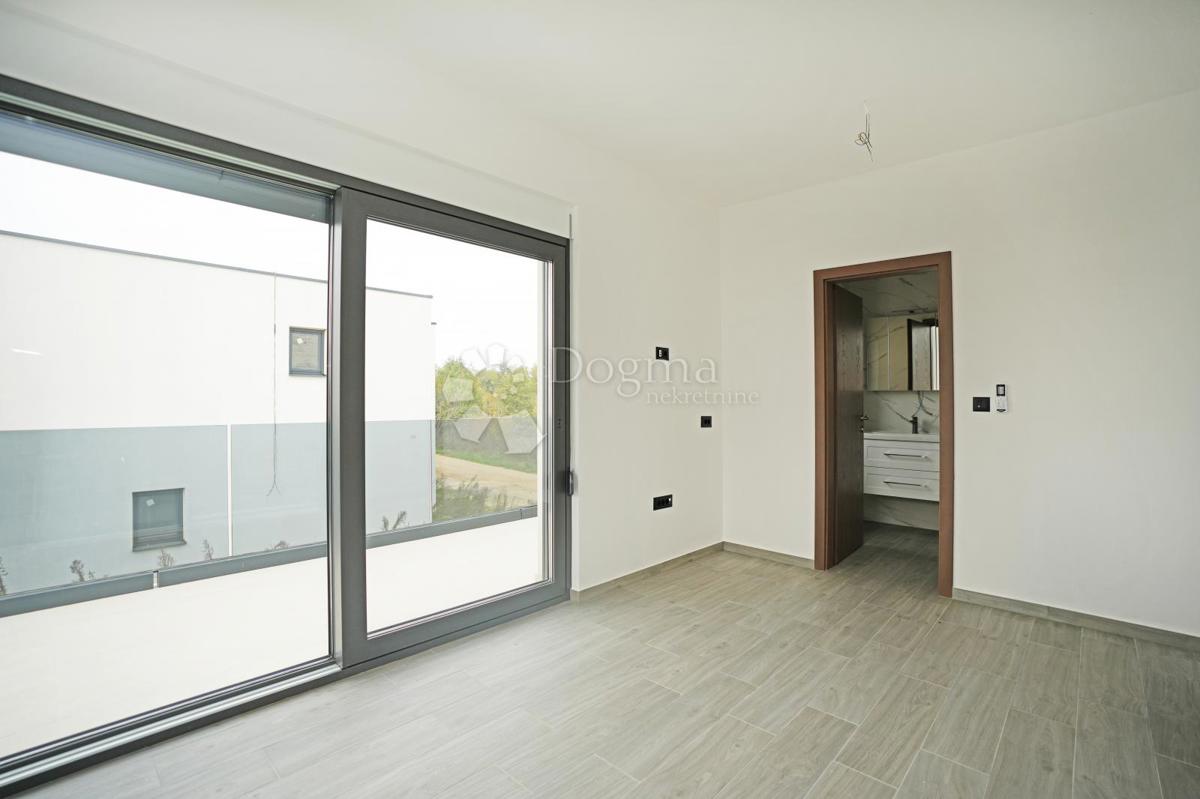 VILLA MODERNA DI NUOVA COSTRUZIONE