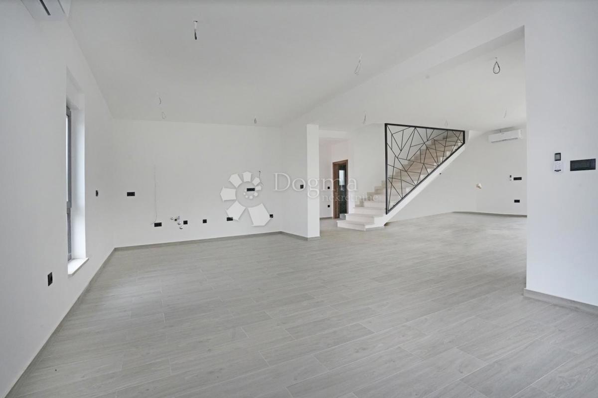 VILLA MODERNA DI NUOVA COSTRUZIONE