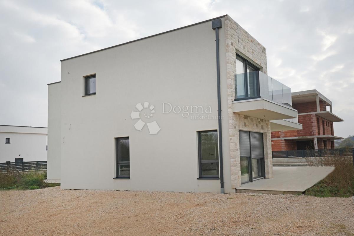 VILLA MODERNA DI NUOVA COSTRUZIONE