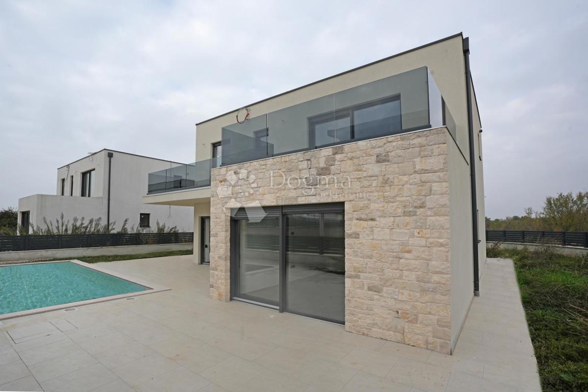 VILLA MODERNA DI NUOVA COSTRUZIONE