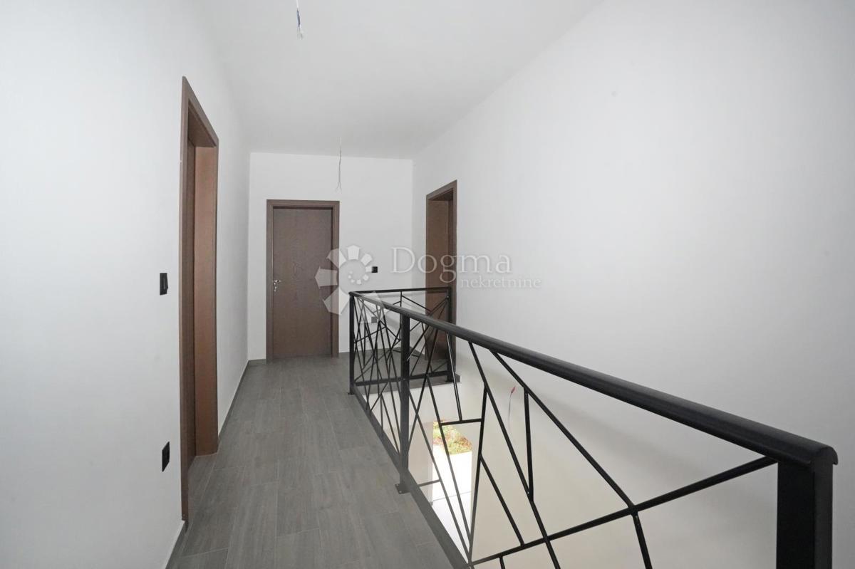 VILLA MODERNA DI NUOVA COSTRUZIONE