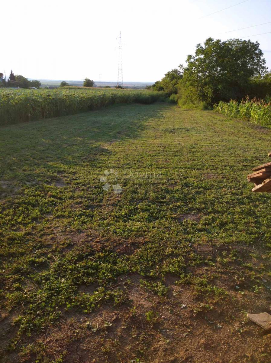 Terreno edificabile Beli Manastir, 2.036m2