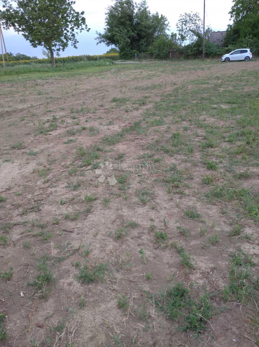 Terreno edificabile Beli Manastir, 2.036m2