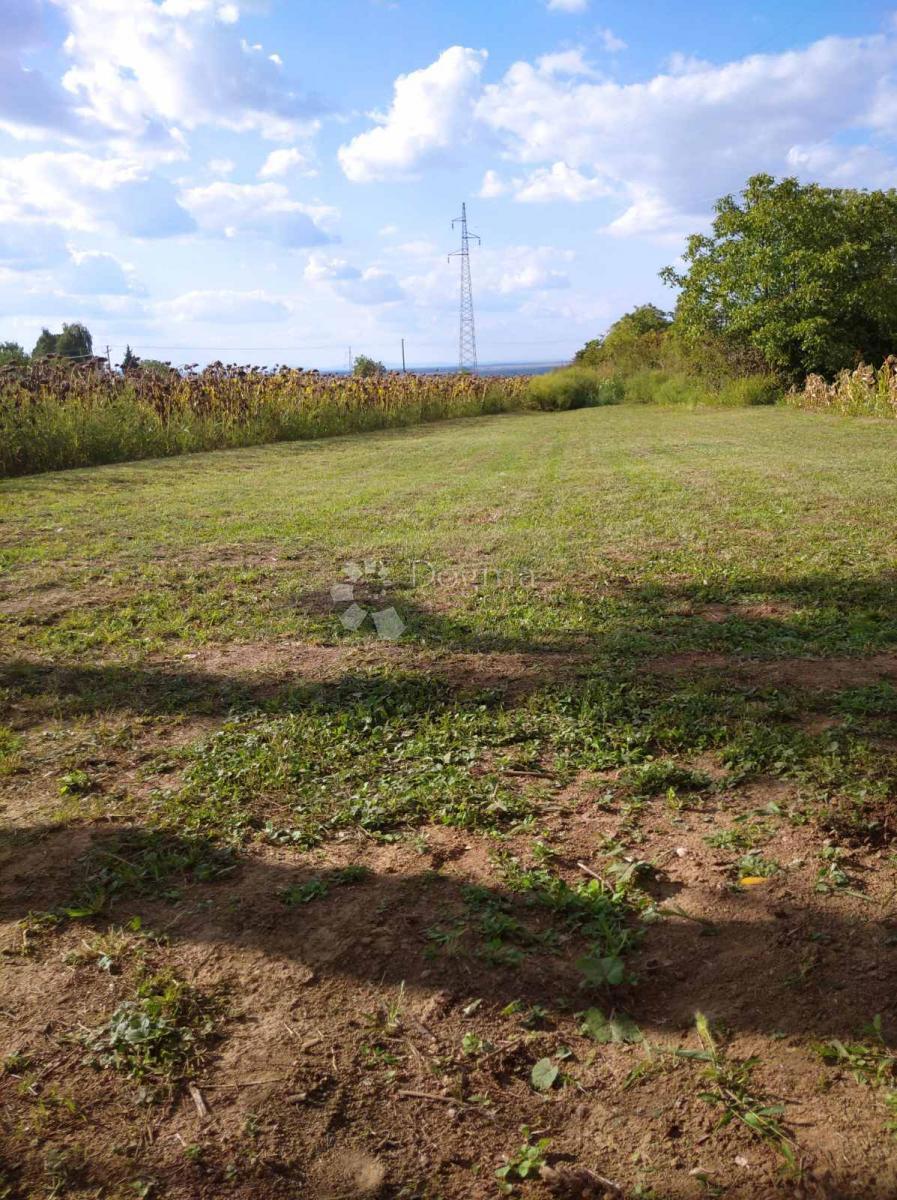 Terreno edificabile Beli Manastir, 2.036m2