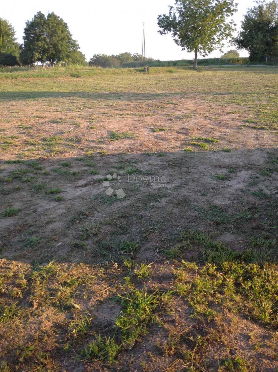 Terreno edificabile Beli Manastir, 2.036m2