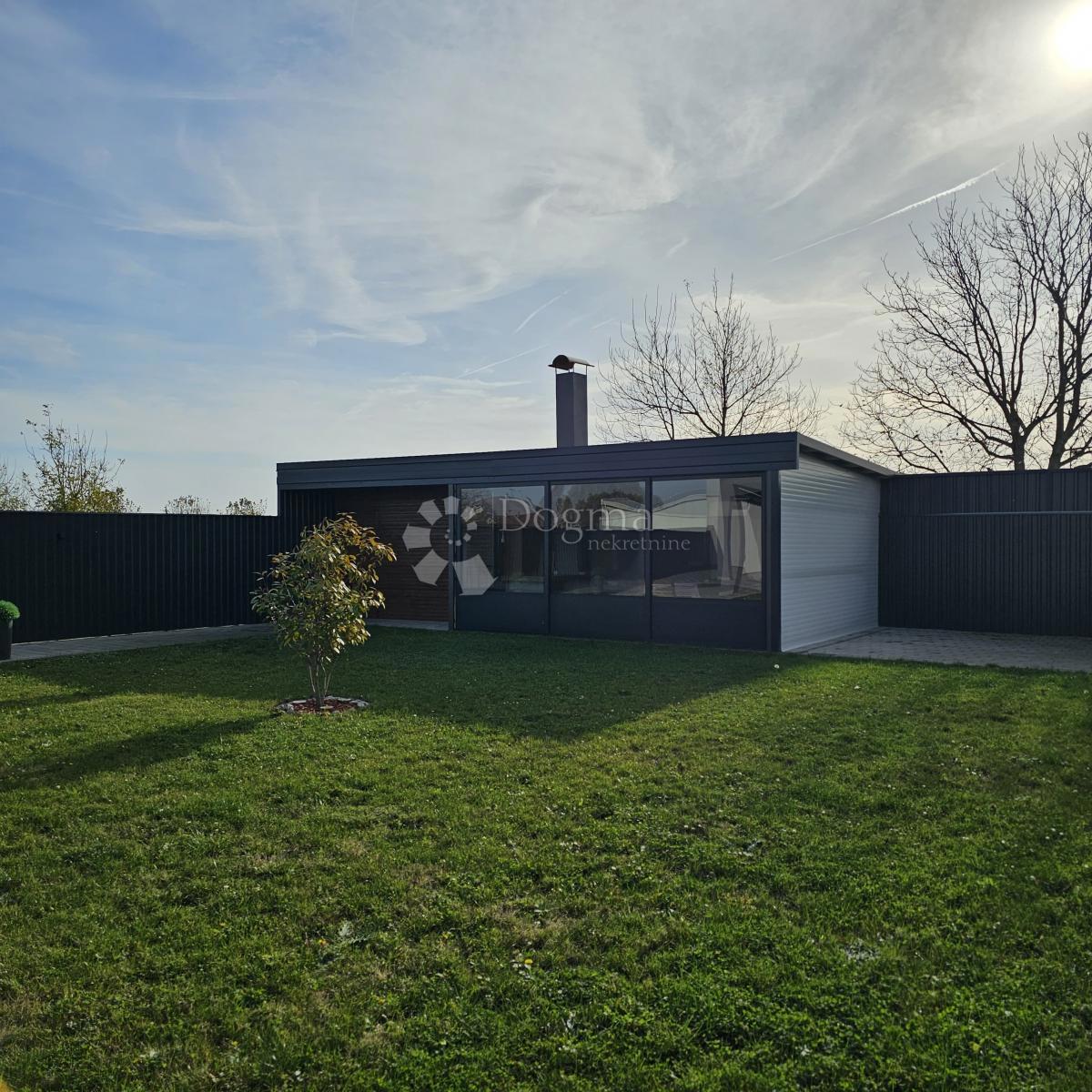 Casa Cvjetno naselje, Osijek, 150m2