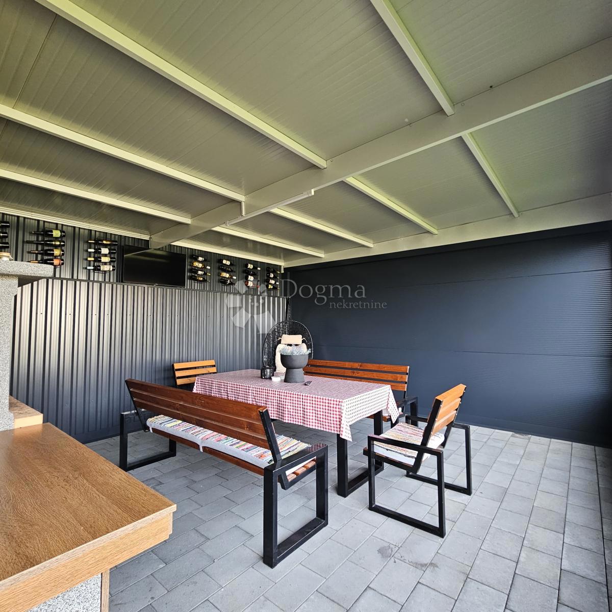 Casa Cvjetno naselje, Osijek, 150m2