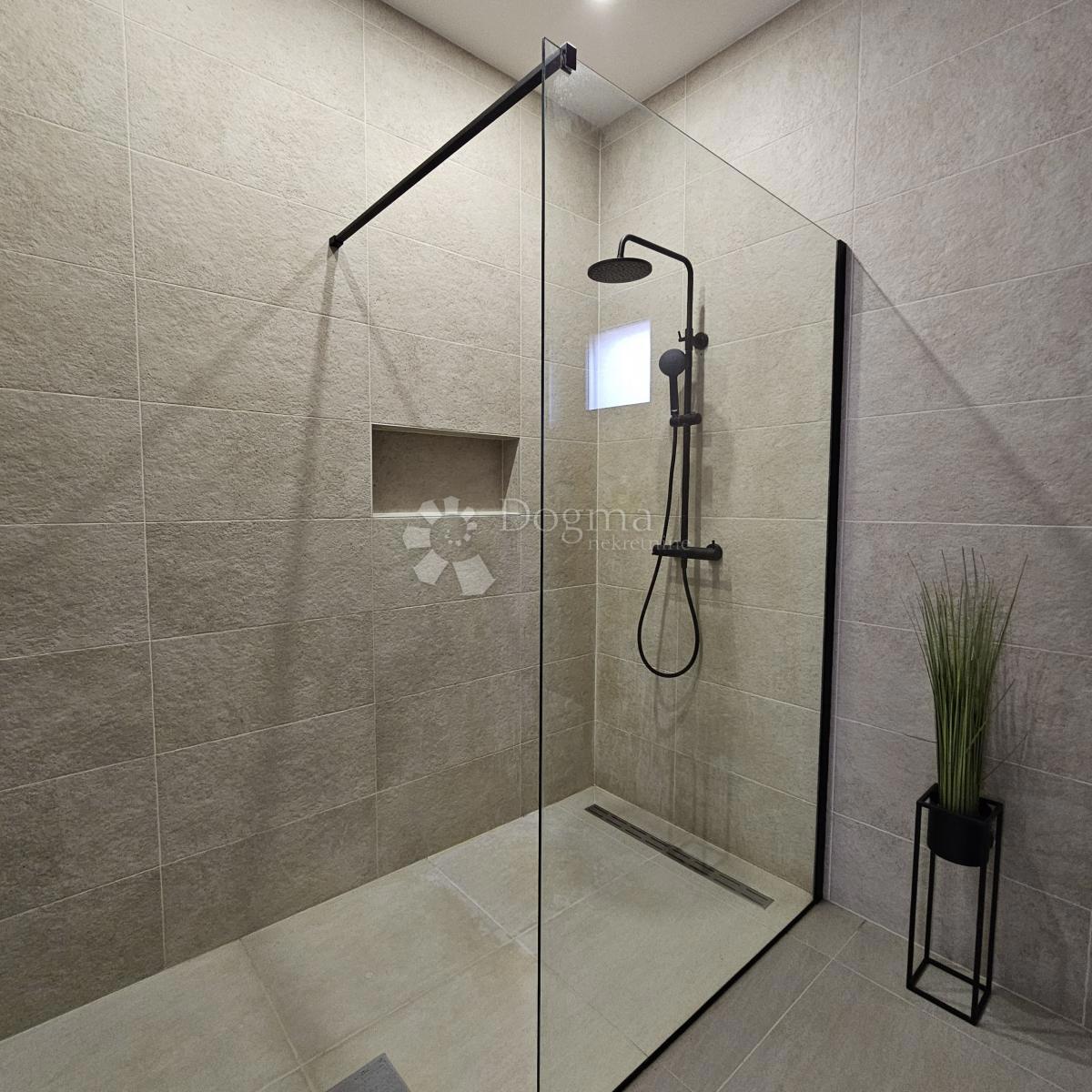 Casa Cvjetno naselje, Osijek, 150m2