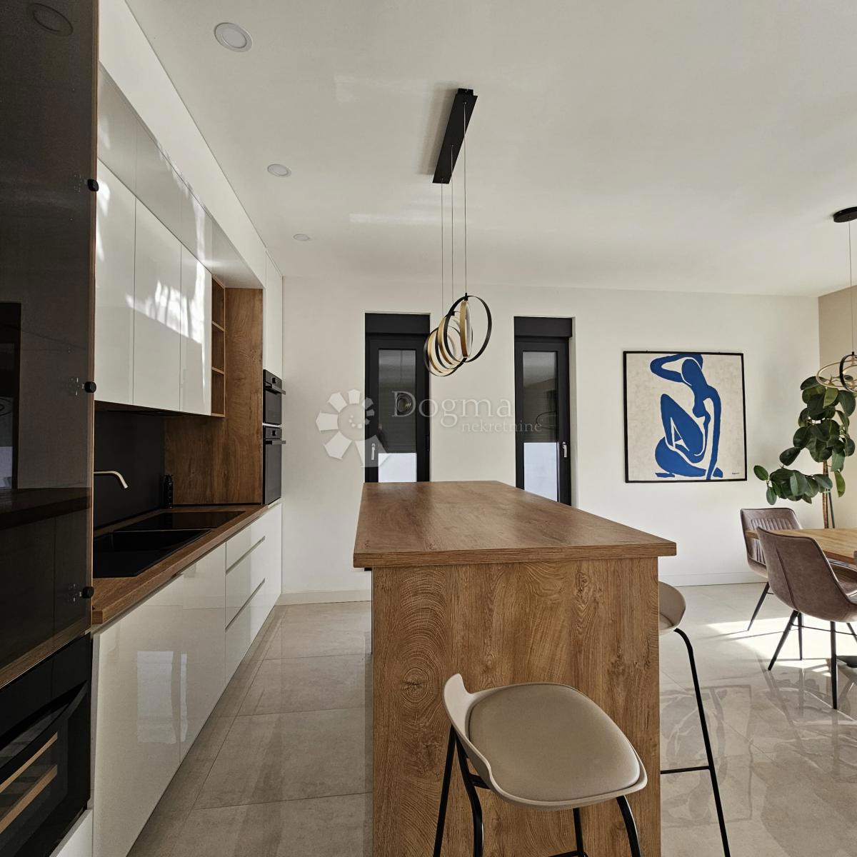 Casa Cvjetno naselje, Osijek, 150m2