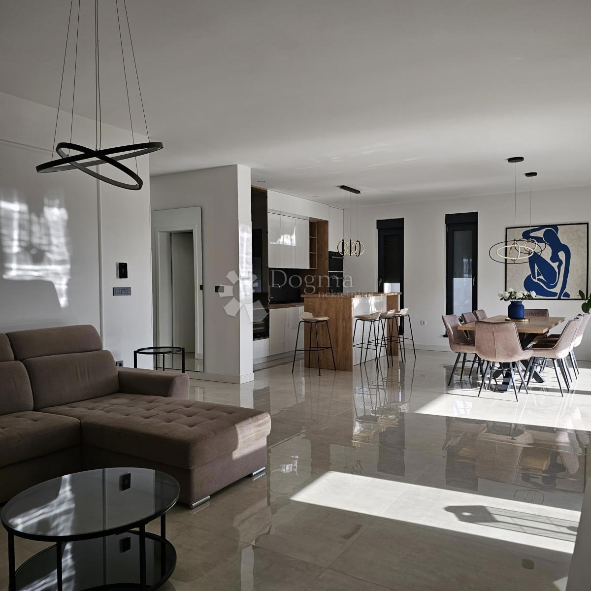 Casa Cvjetno naselje, Osijek, 150m2