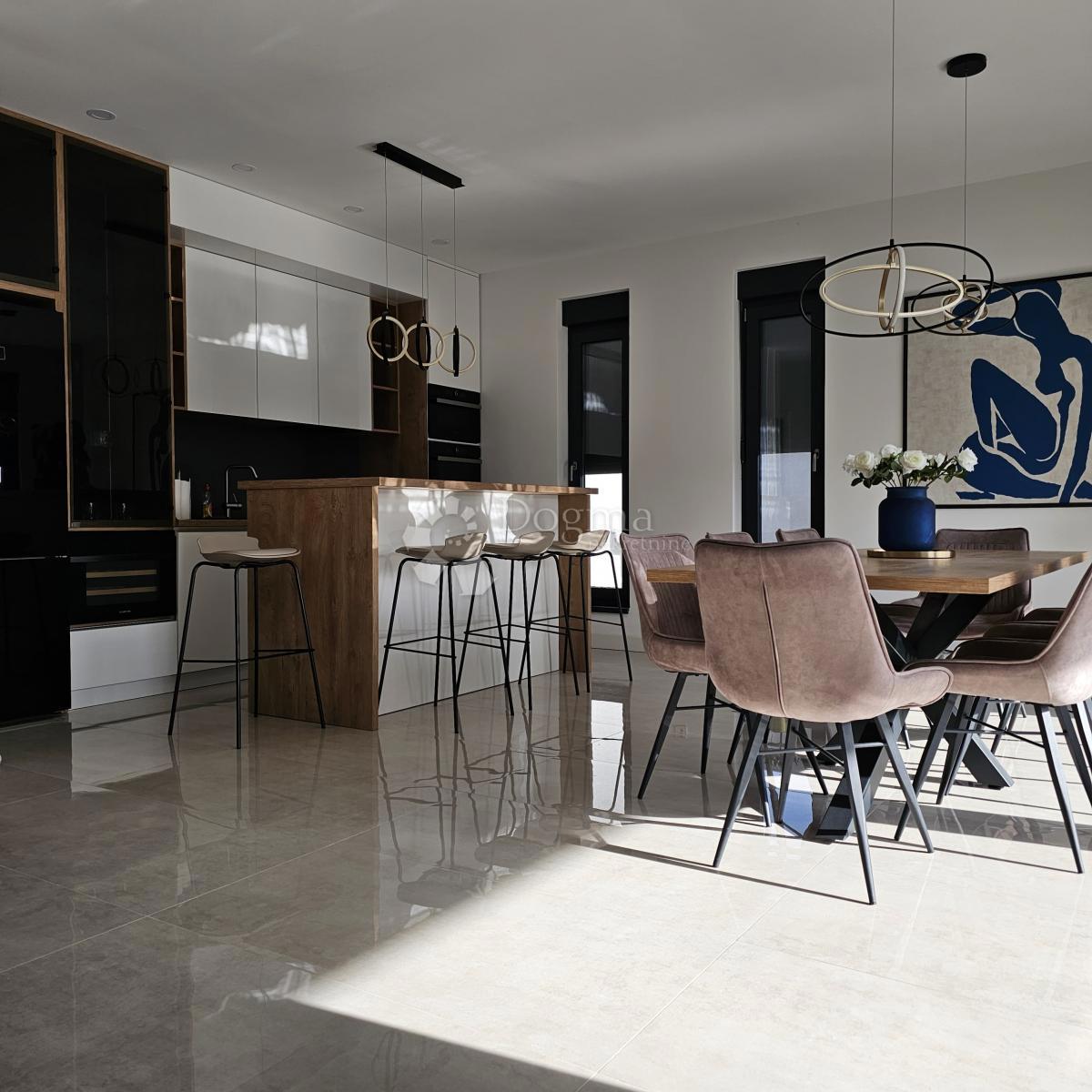 Casa Cvjetno naselje, Osijek, 150m2