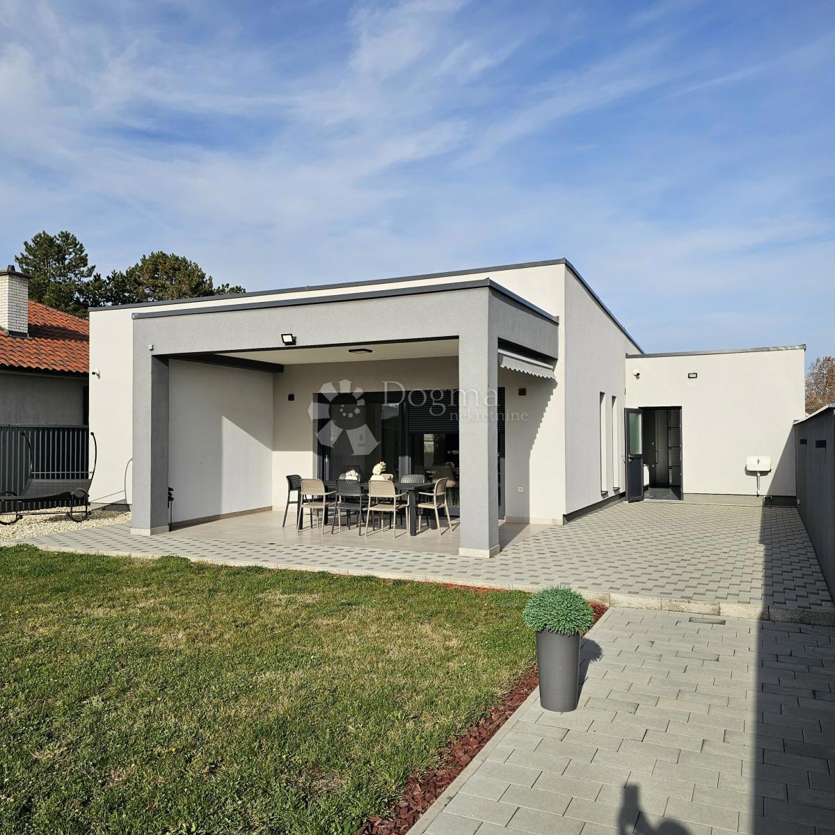 Casa Cvjetno naselje, Osijek, 150m2