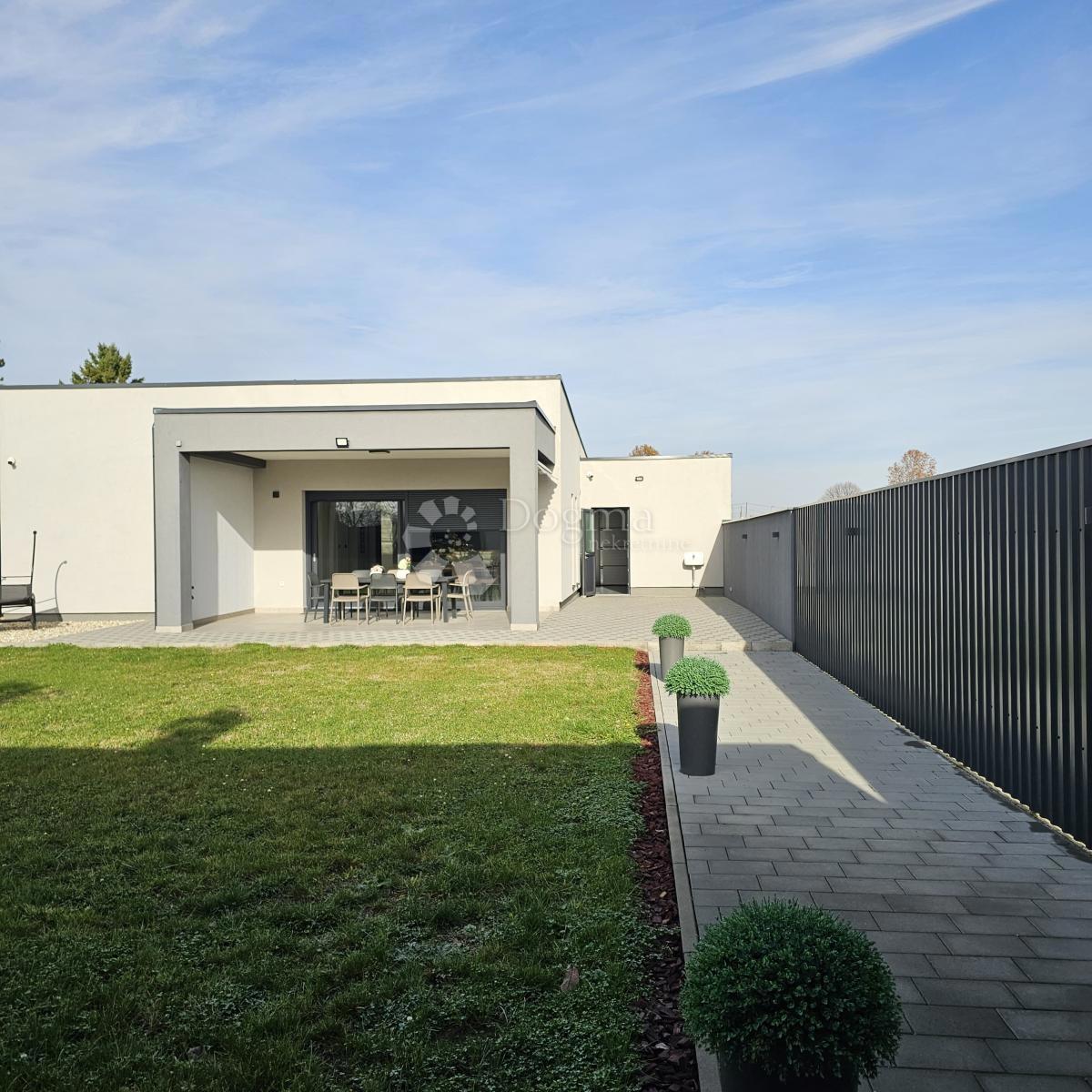 Casa Cvjetno naselje, Osijek, 150m2