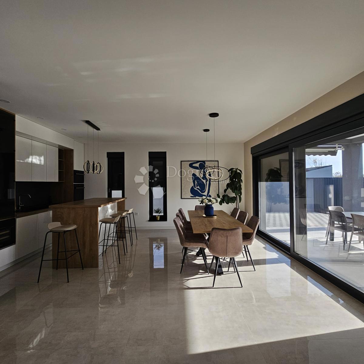 Casa Cvjetno naselje, Osijek, 150m2