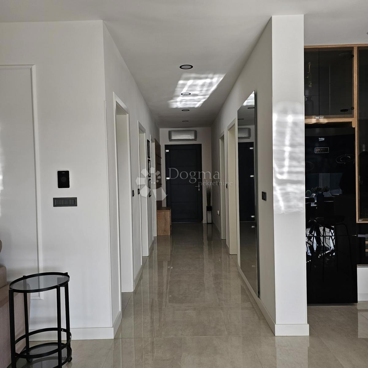 Casa Cvjetno naselje, Osijek, 150m2