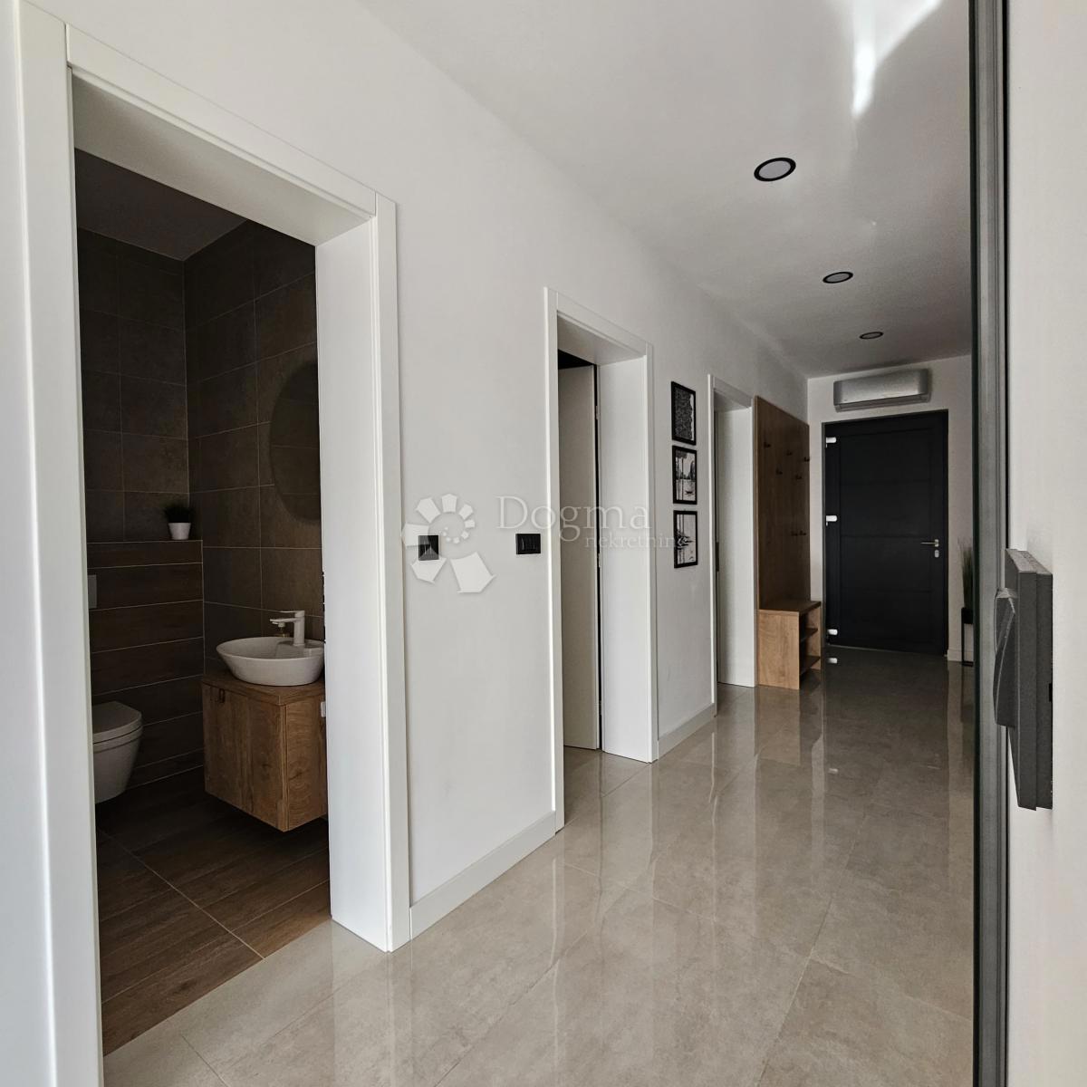 Casa Cvjetno naselje, Osijek, 150m2