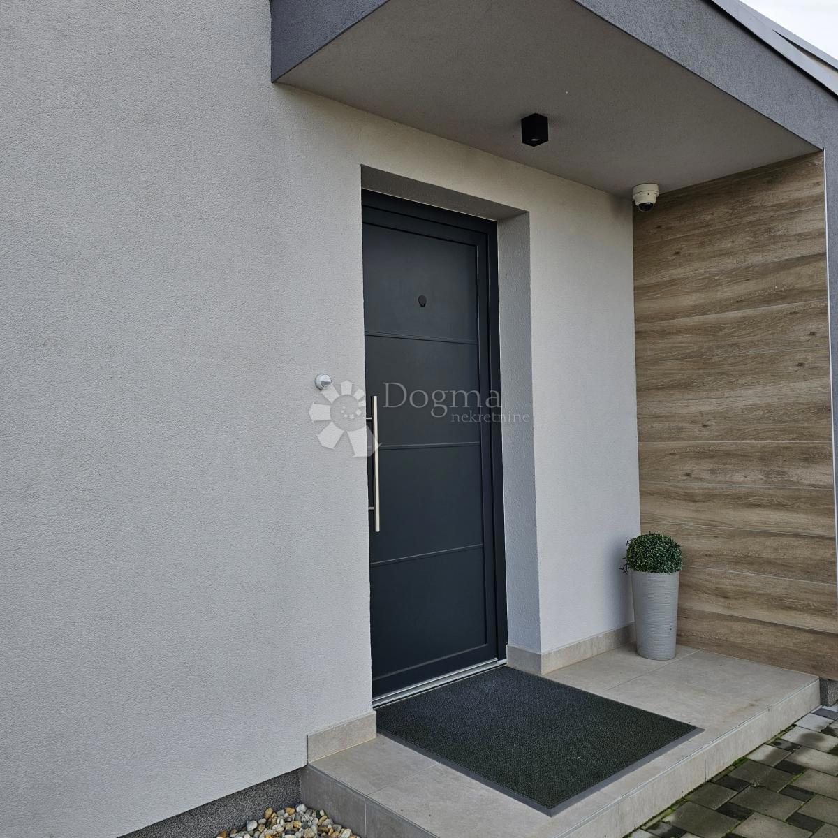 Casa Cvjetno naselje, Osijek, 150m2