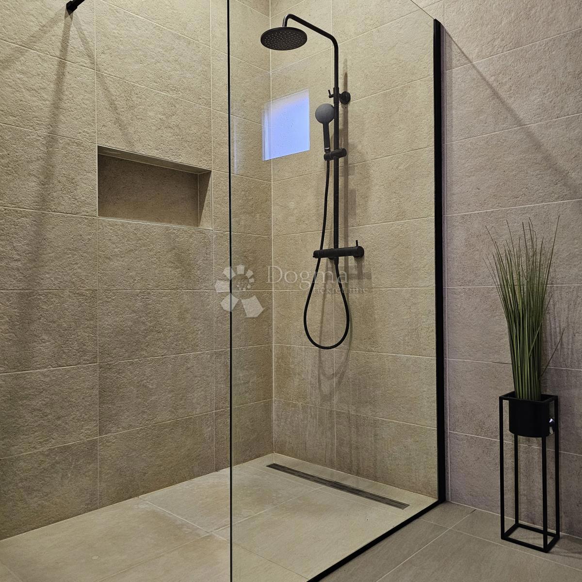 Casa Cvjetno naselje, Osijek, 150m2