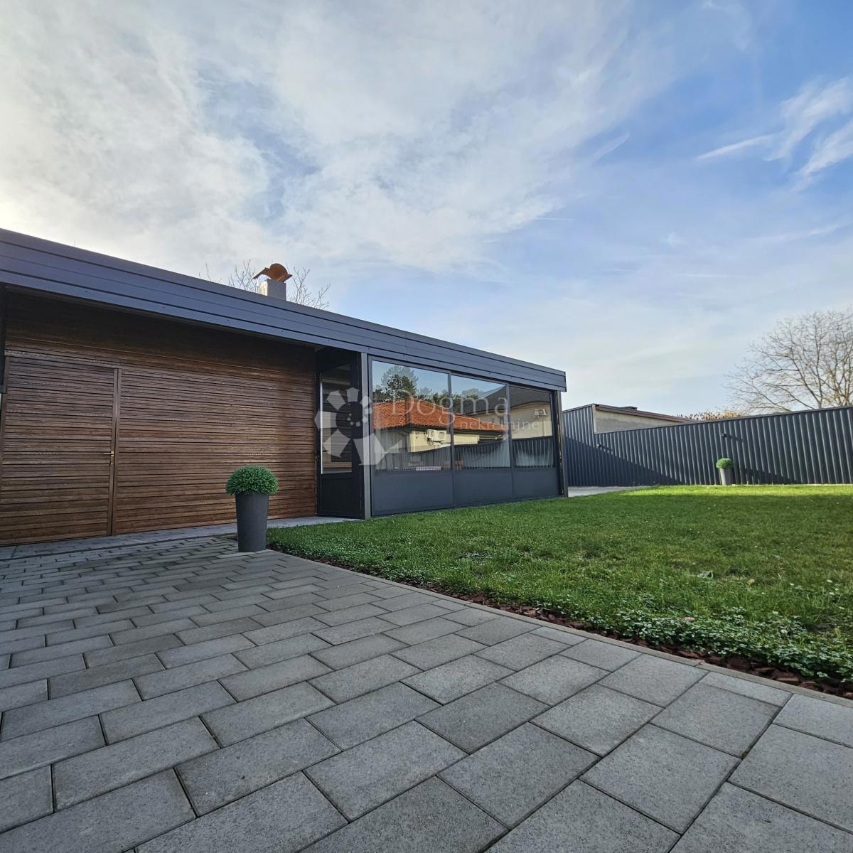 Casa Cvjetno naselje, Osijek, 150m2