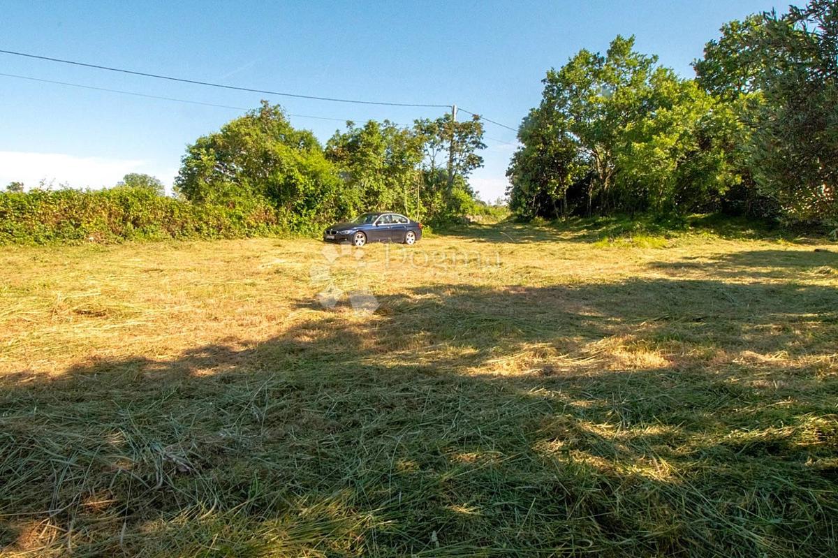 Terreno edificabile in un villaggio tranquillo - Comune di Marčana