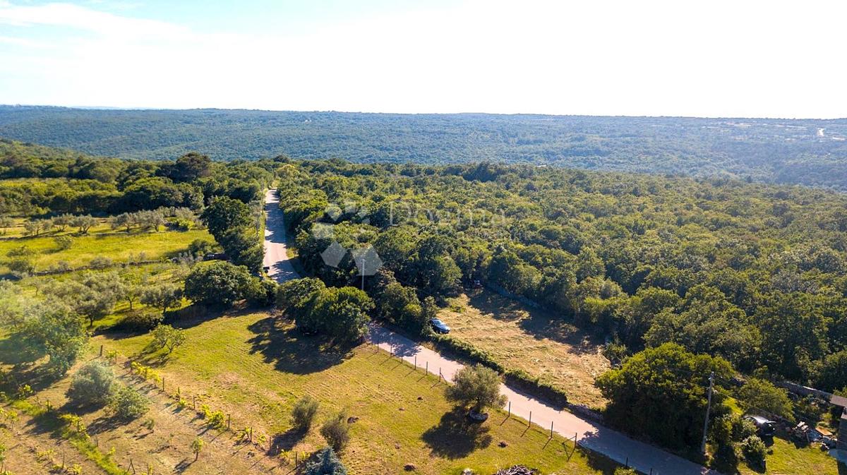Terreno edificabile in un villaggio tranquillo - Comune di Marčana