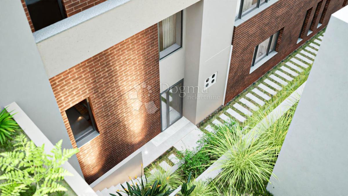 Lussuoso appartamento con due camere da letto, terrazza e giardino nella zona urbana di Vila a Črnomerec (S-2)