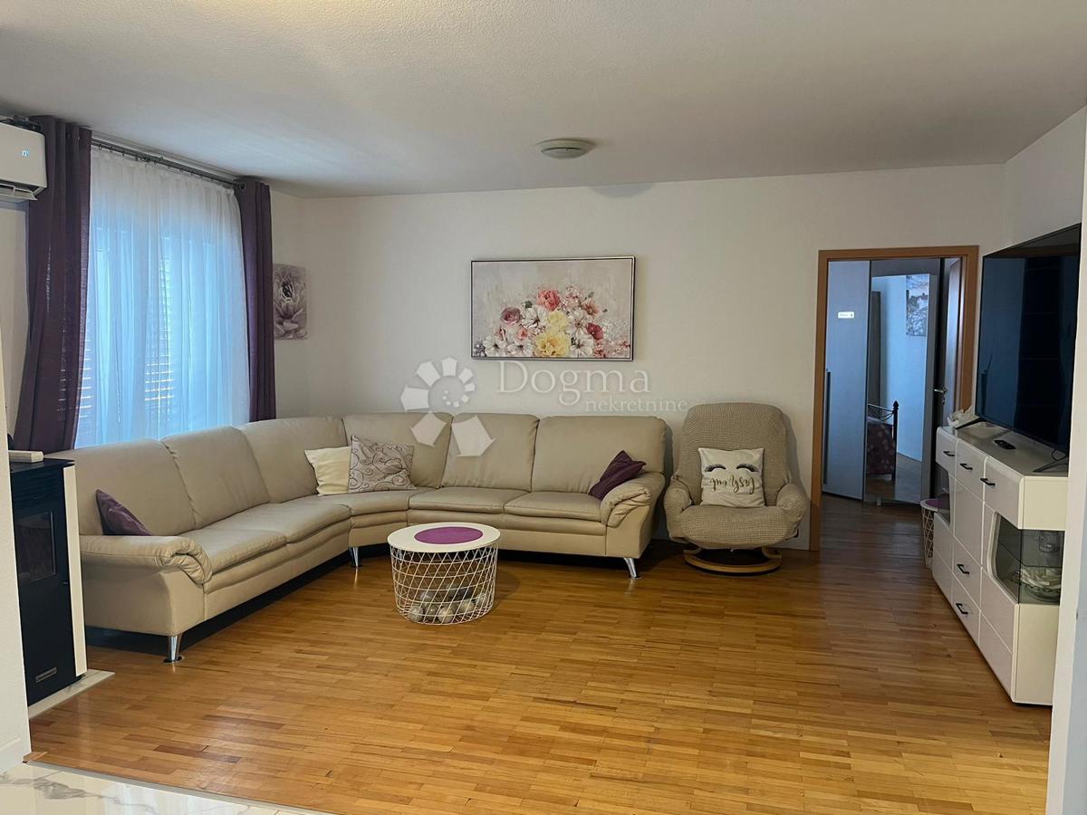 Allogio Duće, Dugi Rat, 105m2