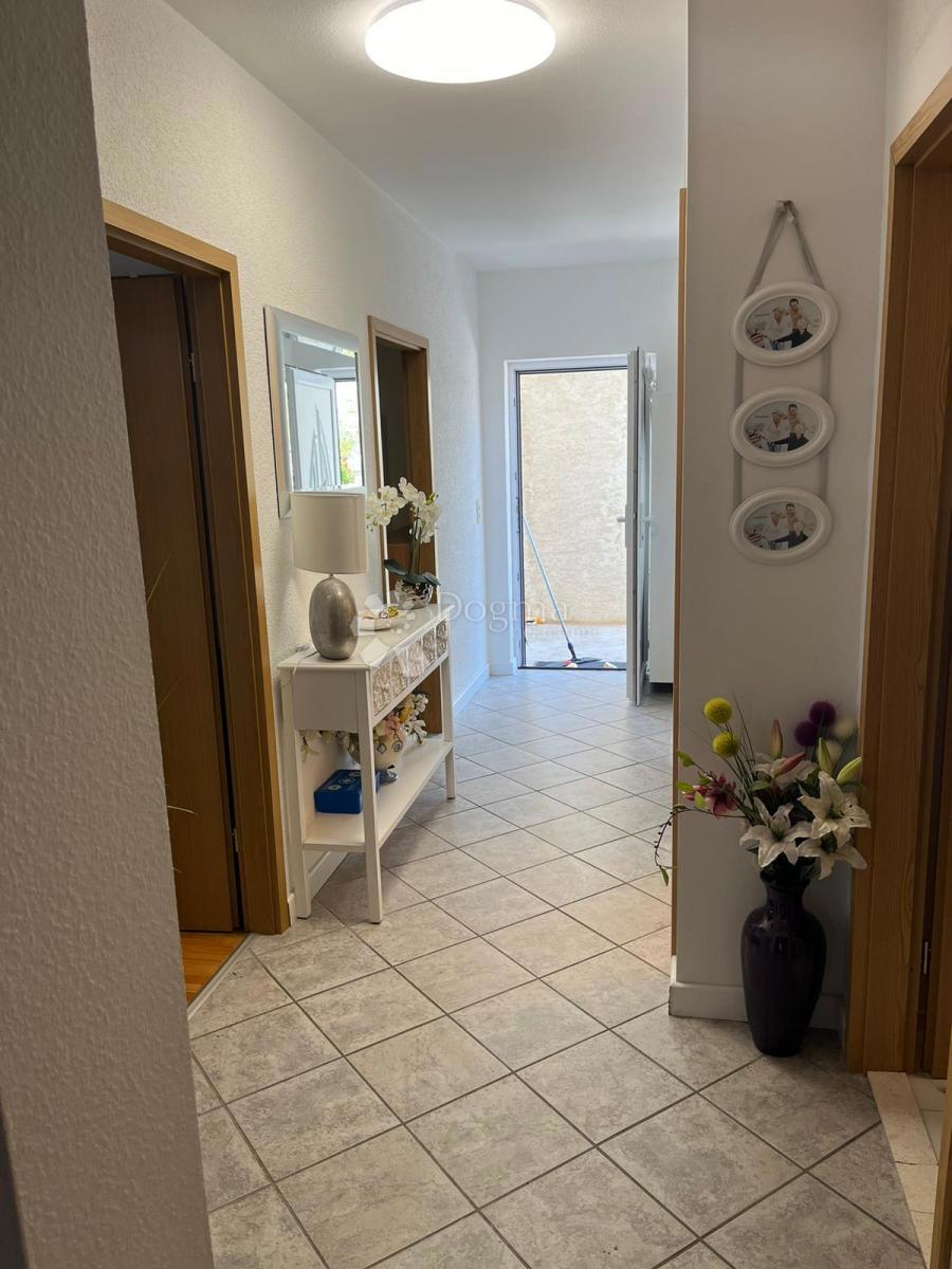 Allogio Duće, Dugi Rat, 105m2