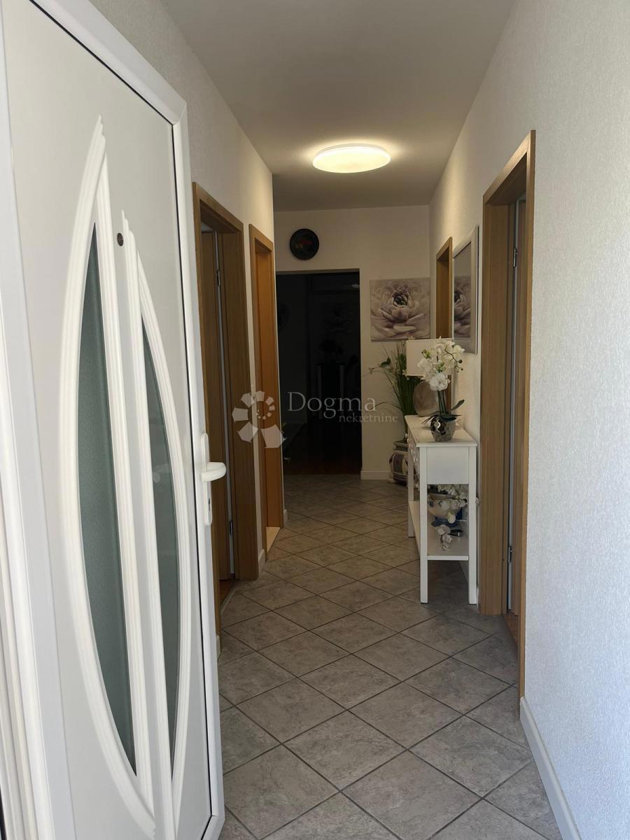 Allogio Duće, Dugi Rat, 105m2