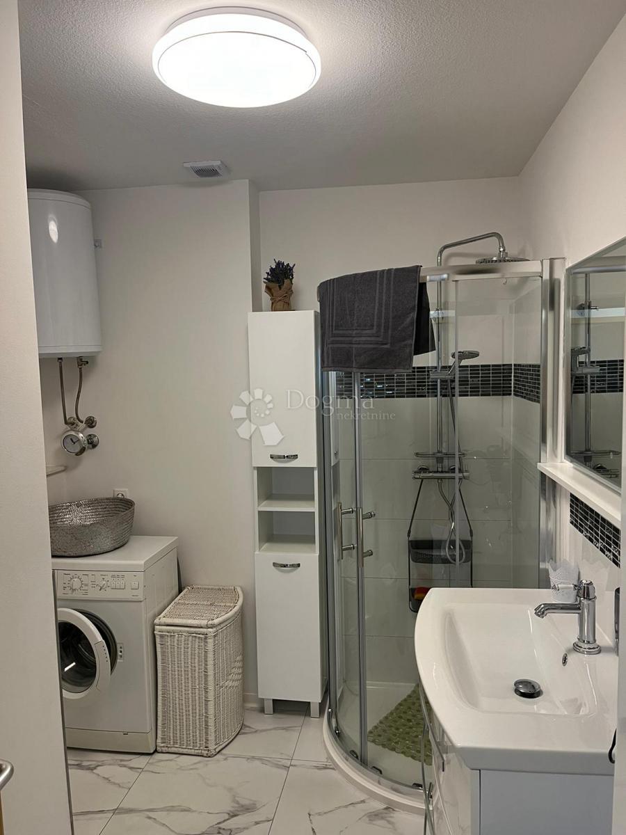 Allogio Duće, Dugi Rat, 105m2