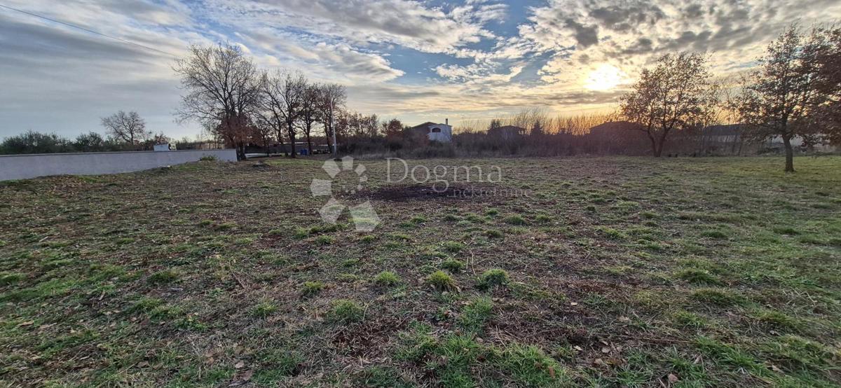Terreno edificabile Loborika, Marčana, 703m2