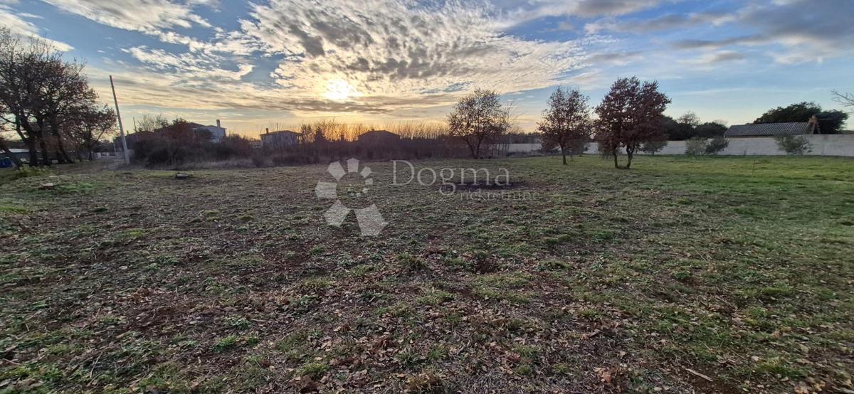 Terreno edificabile Loborika, Marčana, 703m2