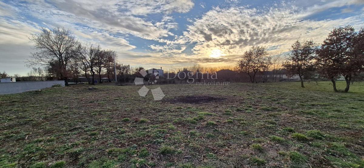 Terreno edificabile Loborika, Marčana, 703m2