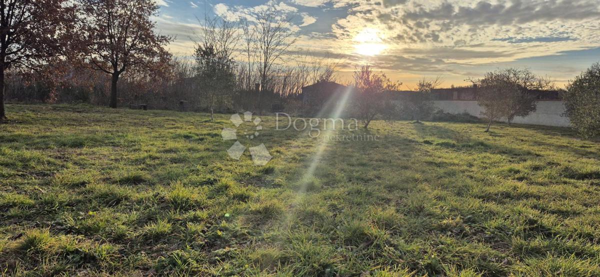 Terreno edificabile Loborika, Marčana, 703m2