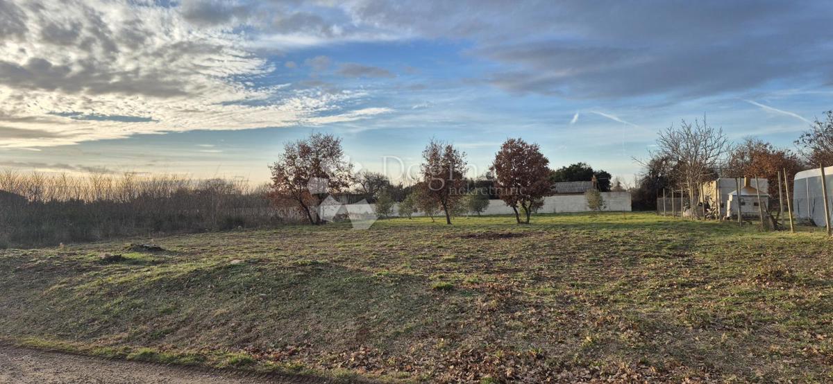 Terreno edificabile Loborika, Marčana, 703m2