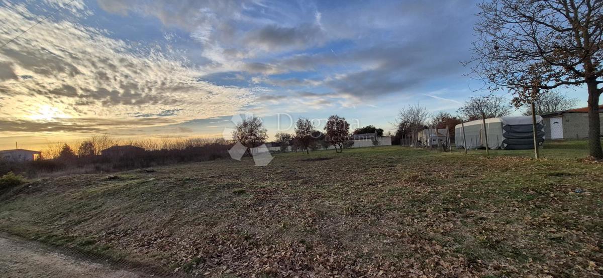Terreno edificabile Loborika, Marčana, 703m2