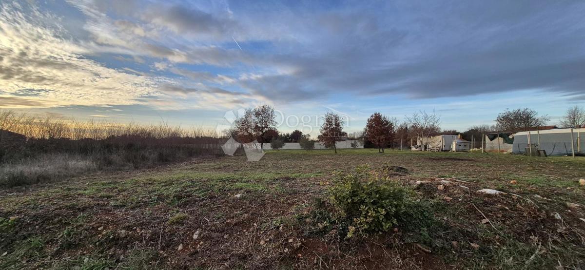 Terreno edificabile Loborika, Marčana, 703m2