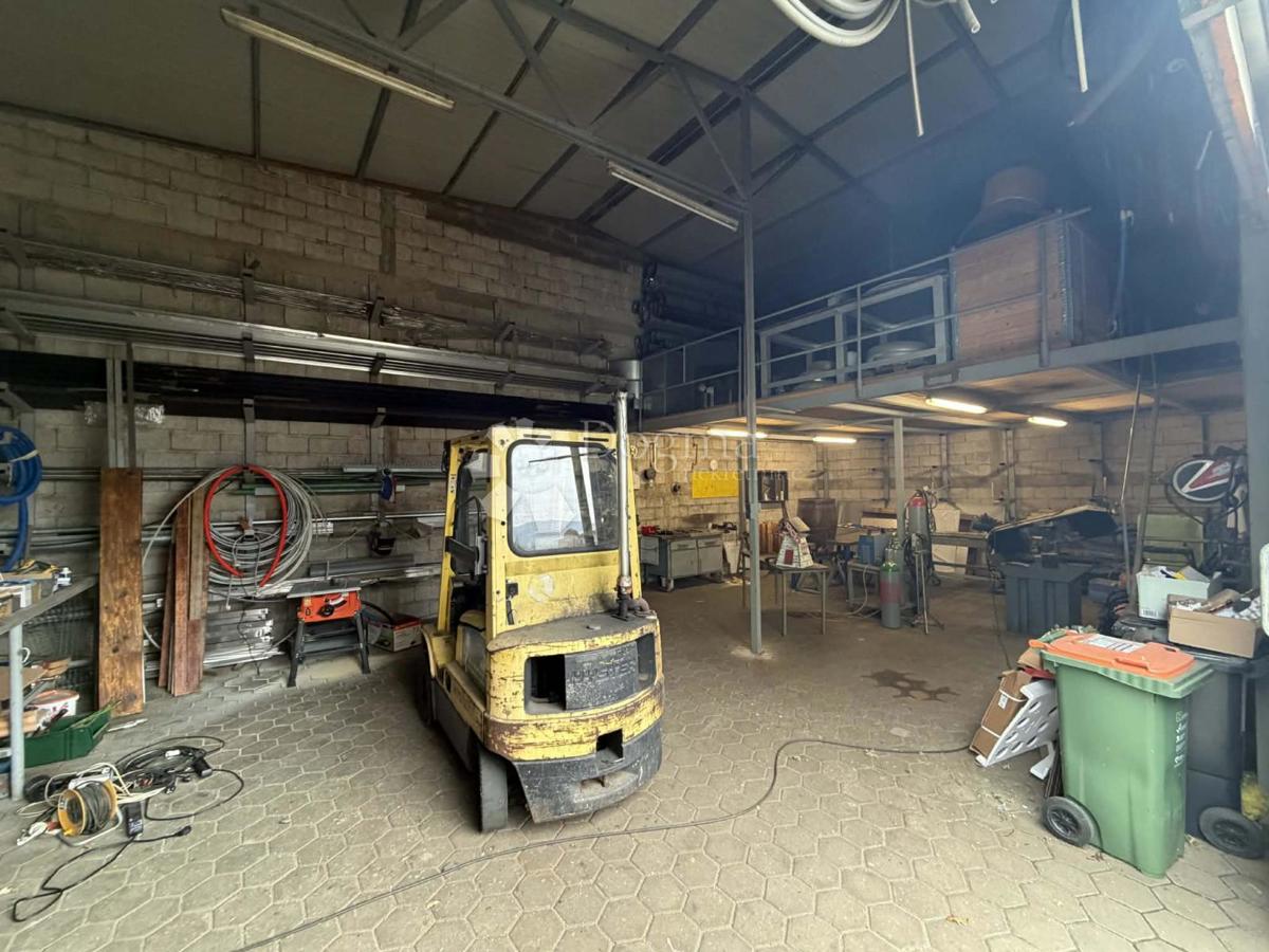 Locale commerciale Permani, Matulji, 362m2