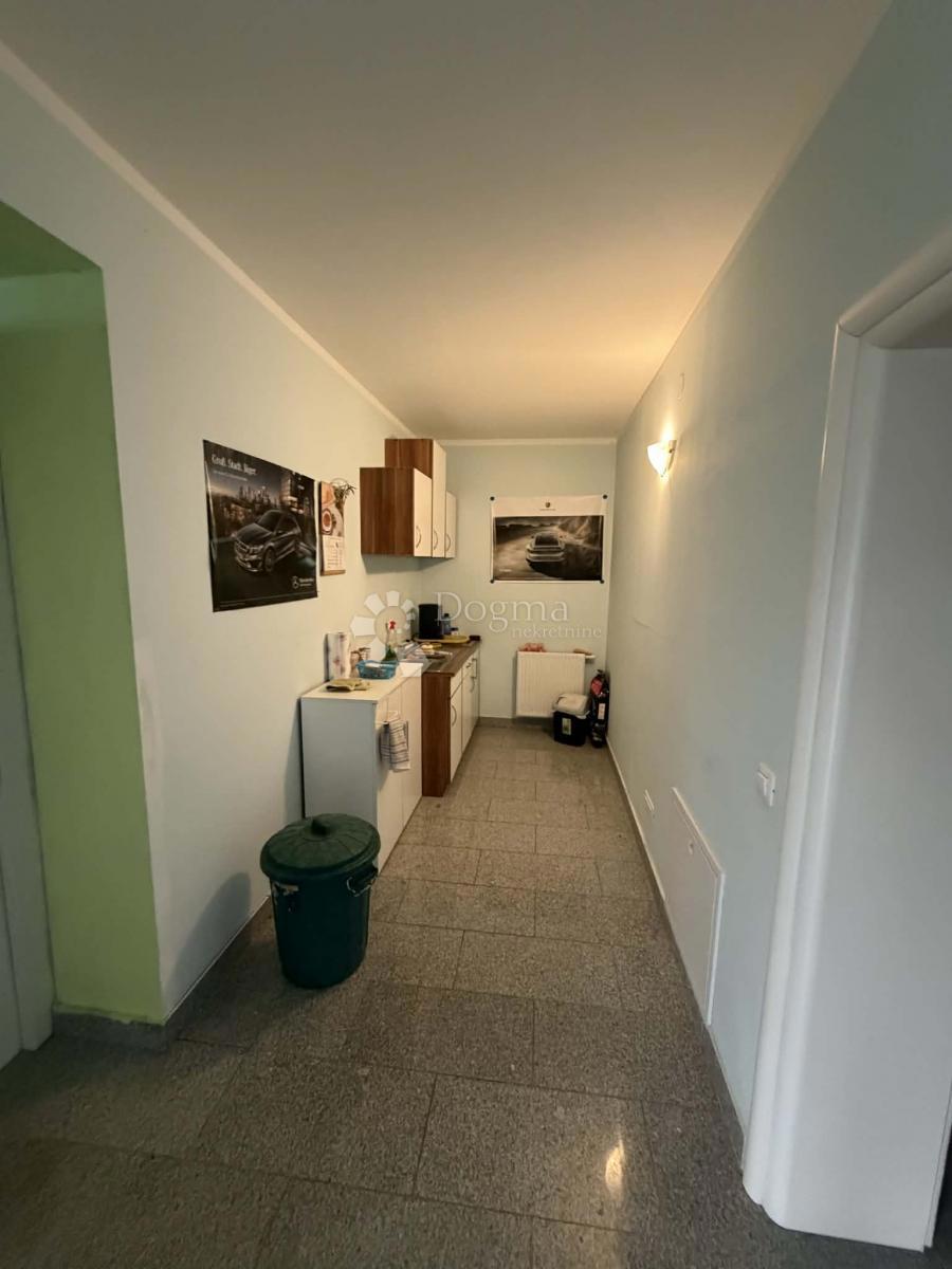 Locale commerciale Permani, Matulji, 362m2