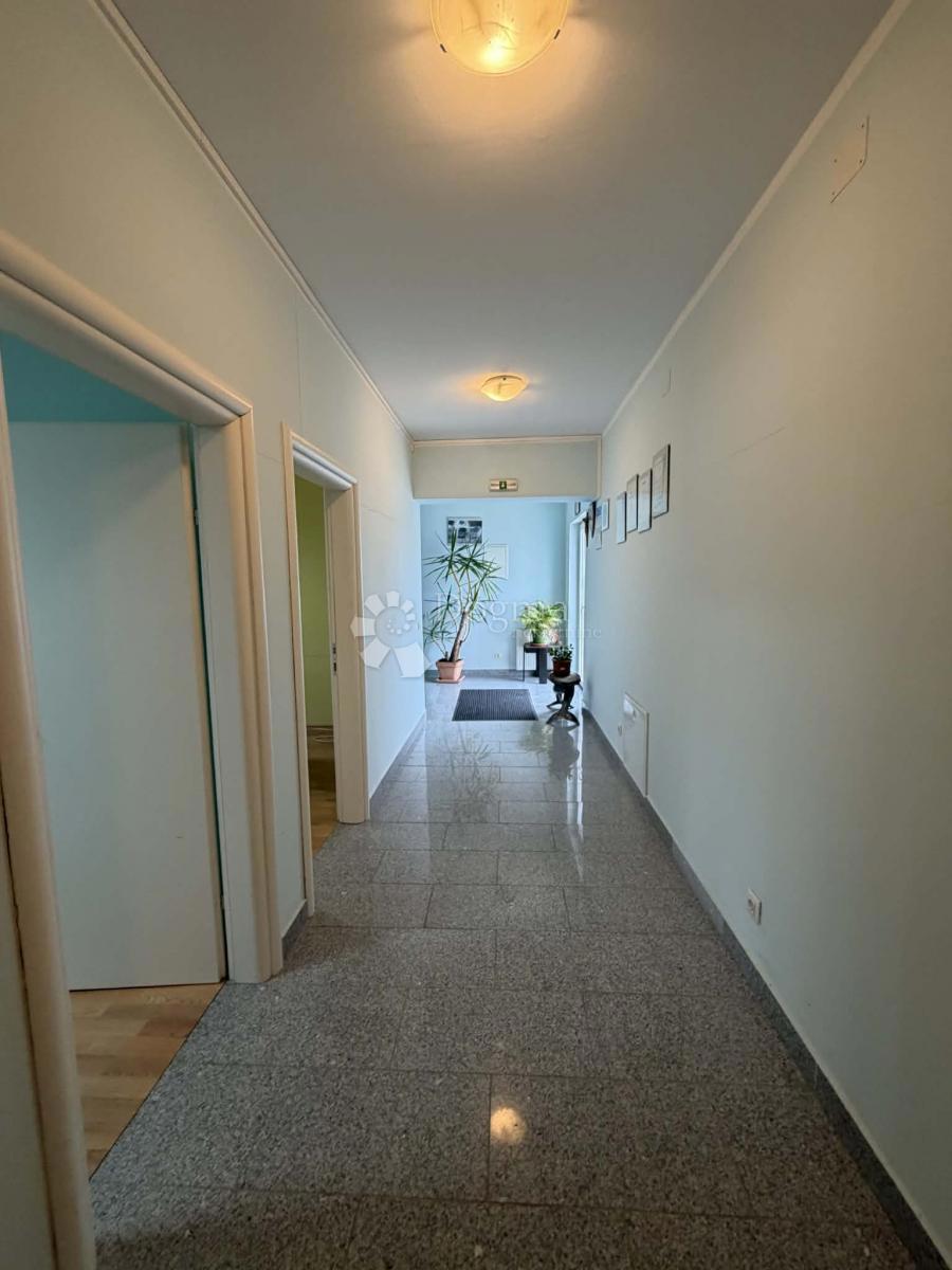 Locale commerciale Permani, Matulji, 362m2