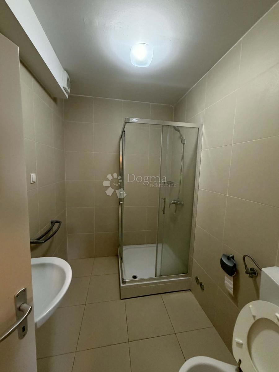 Locale commerciale Permani, Matulji, 362m2