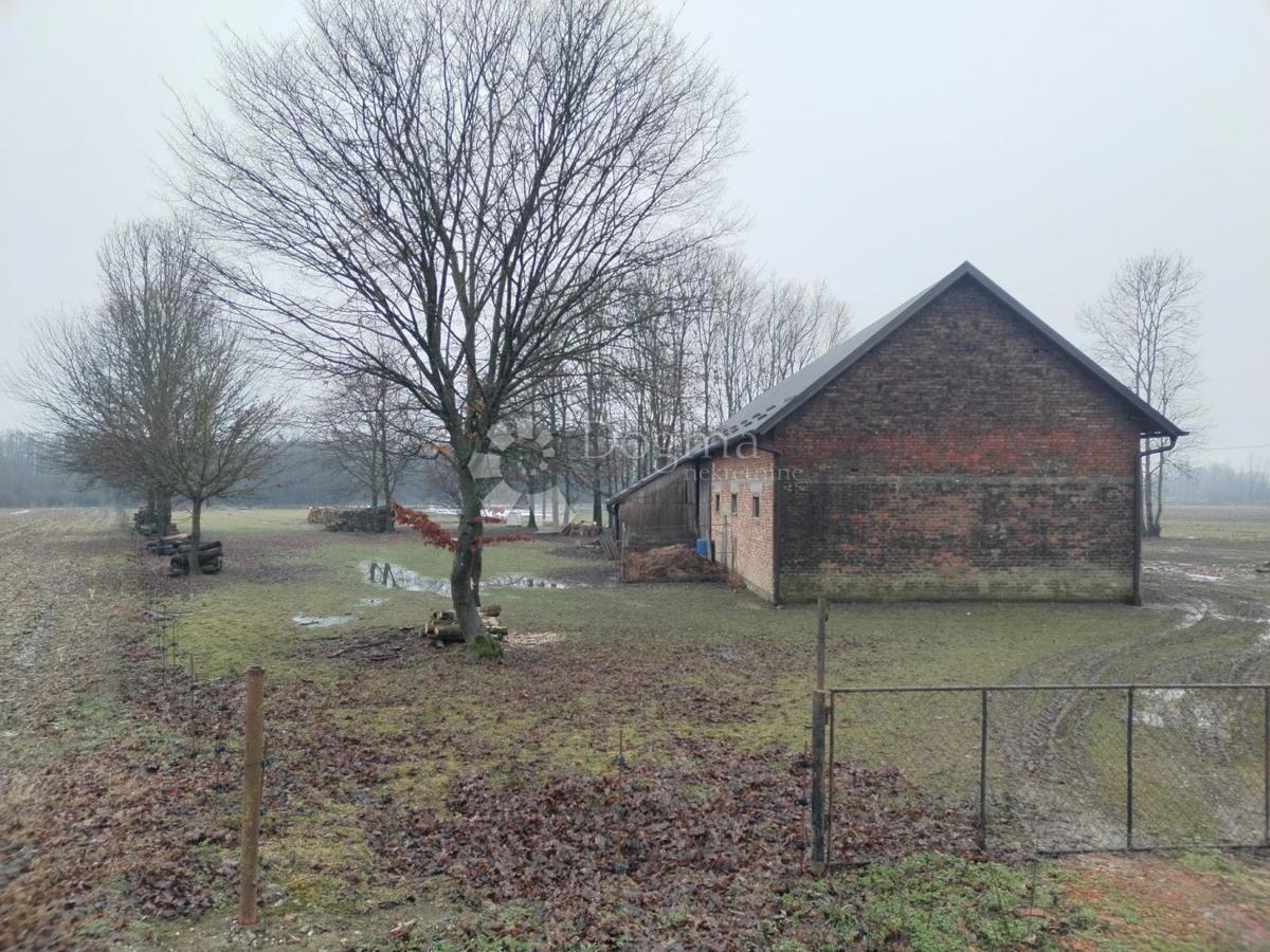 Casa Lipovec Lonjski, Kloštar Ivanić, 303m2