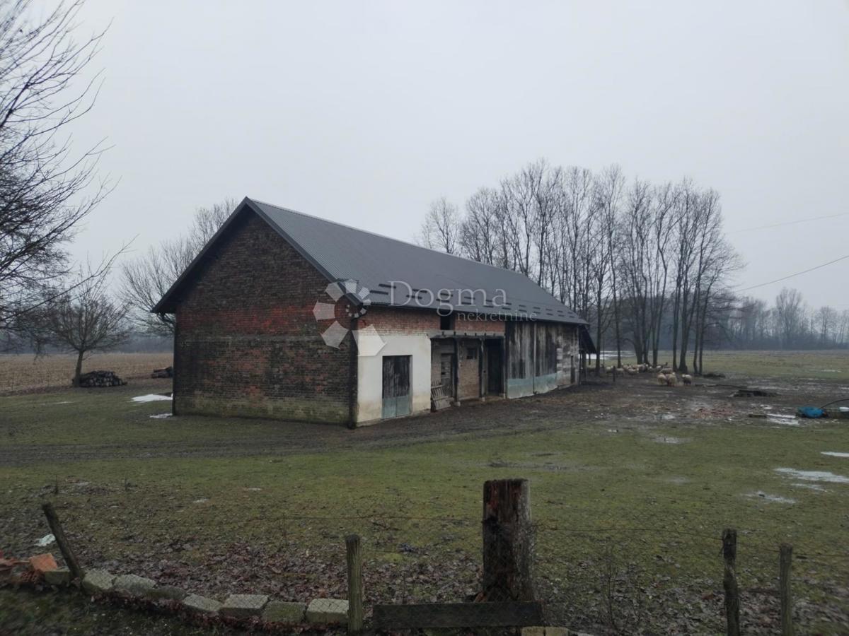 Casa Lipovec Lonjski, Kloštar Ivanić, 303m2