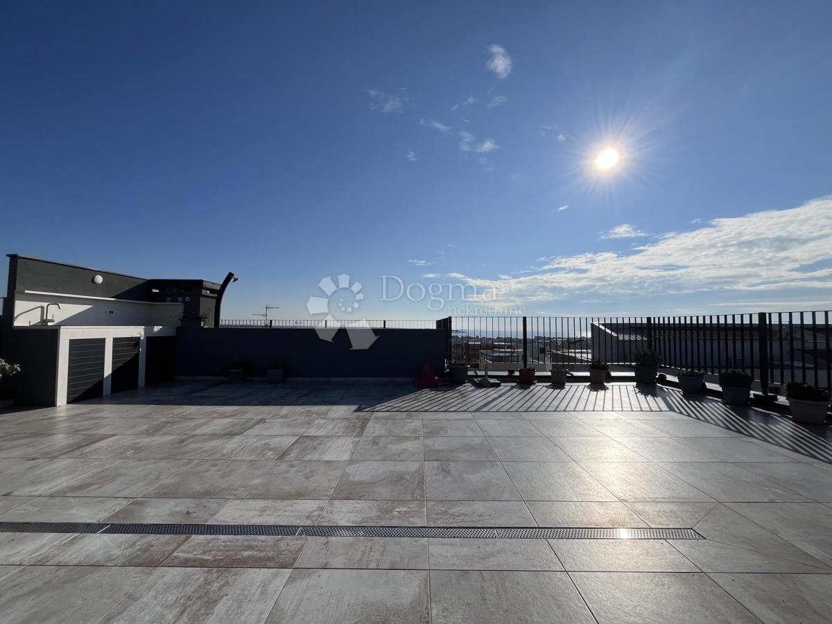 NOVIGRAD, APPARTAMENTO CON 2 TERRAZZE E VISTA A 360°