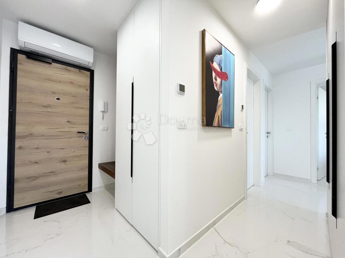 NOVIGRAD, APPARTAMENTO CON 2 TERRAZZE E VISTA A 360°