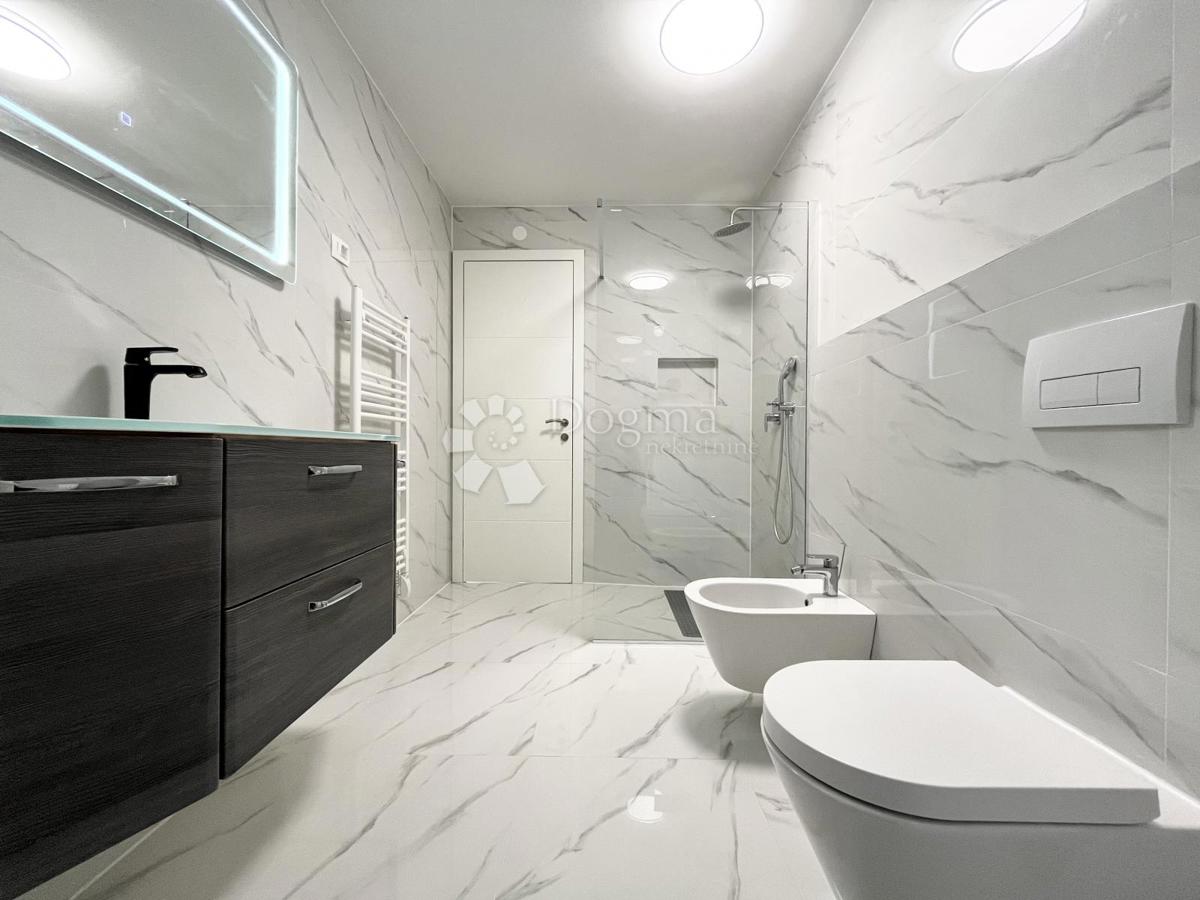 NOVIGRAD, APPARTAMENTO CON 2 TERRAZZE E VISTA A 360°