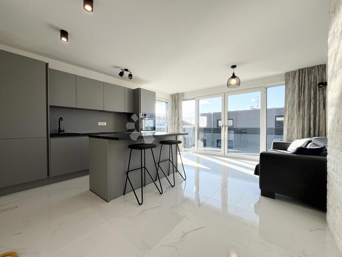 NOVIGRAD, APPARTAMENTO CON 2 TERRAZZE E VISTA A 360°