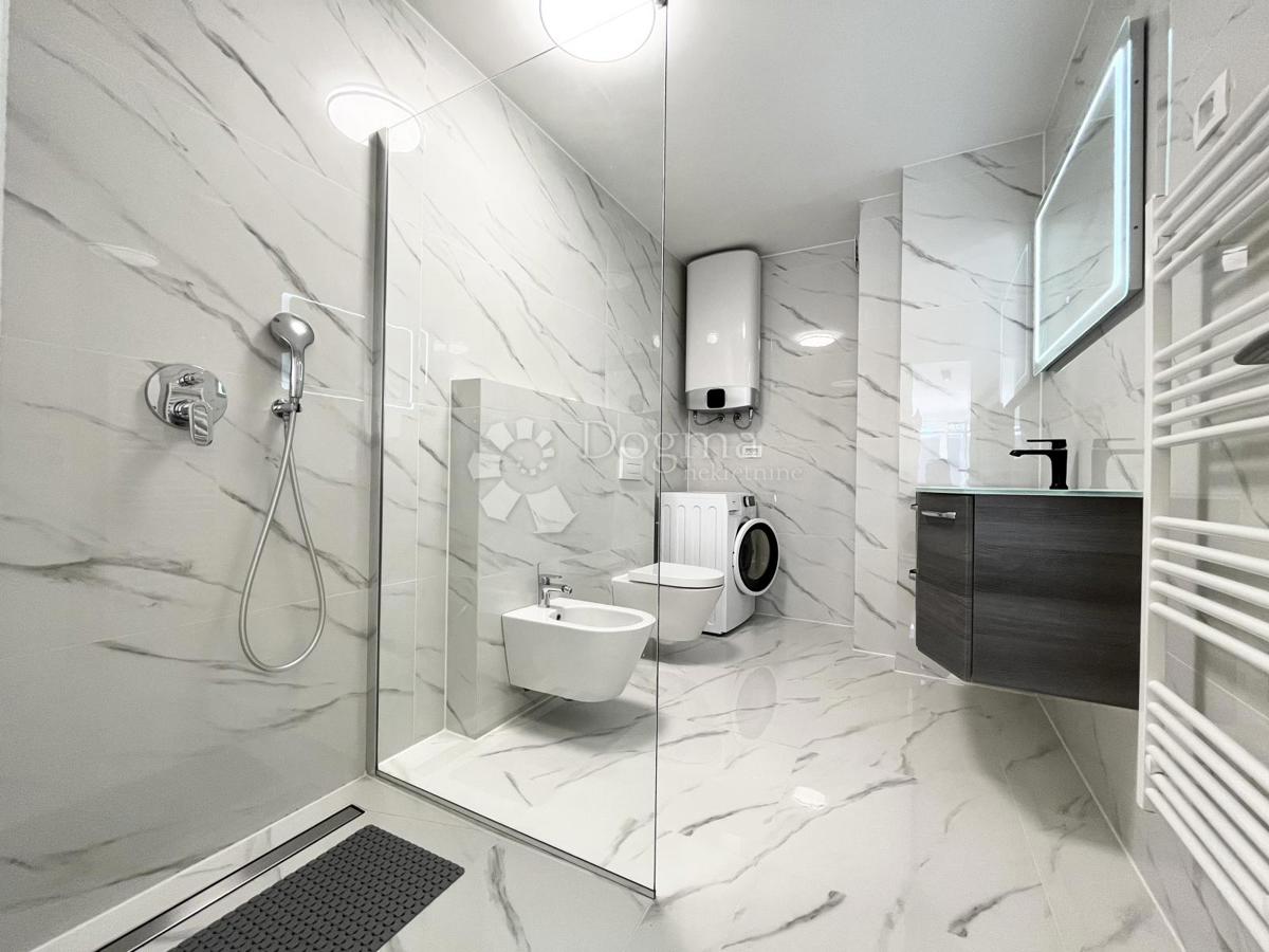 NOVIGRAD, APPARTAMENTO CON 2 TERRAZZE E VISTA A 360°