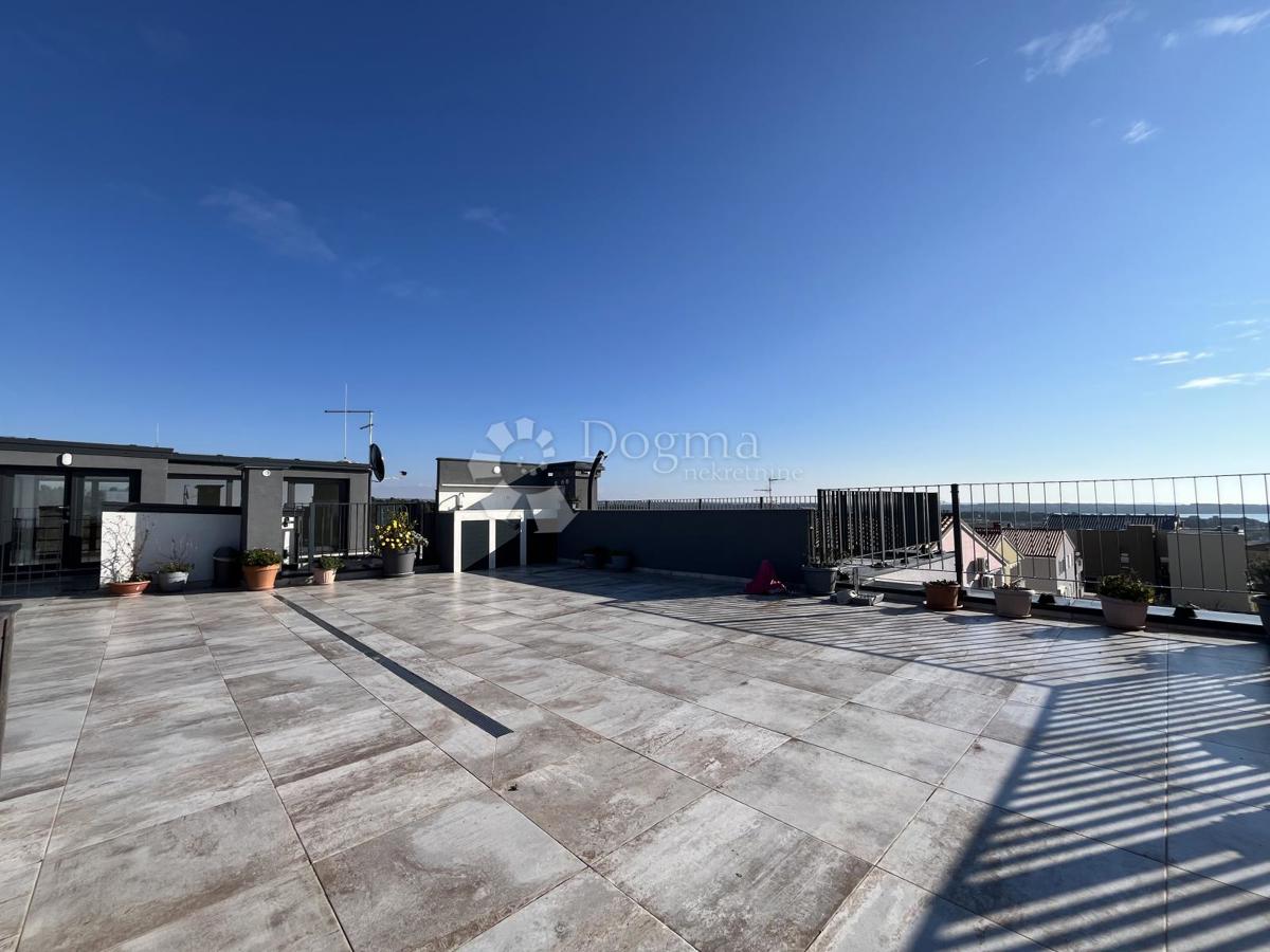 NOVIGRAD, APPARTAMENTO CON 2 TERRAZZE E VISTA A 360°