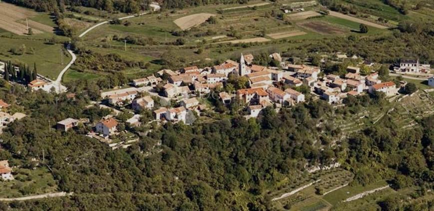 Terreno edificabile Roč, Buzet, 1.320m2